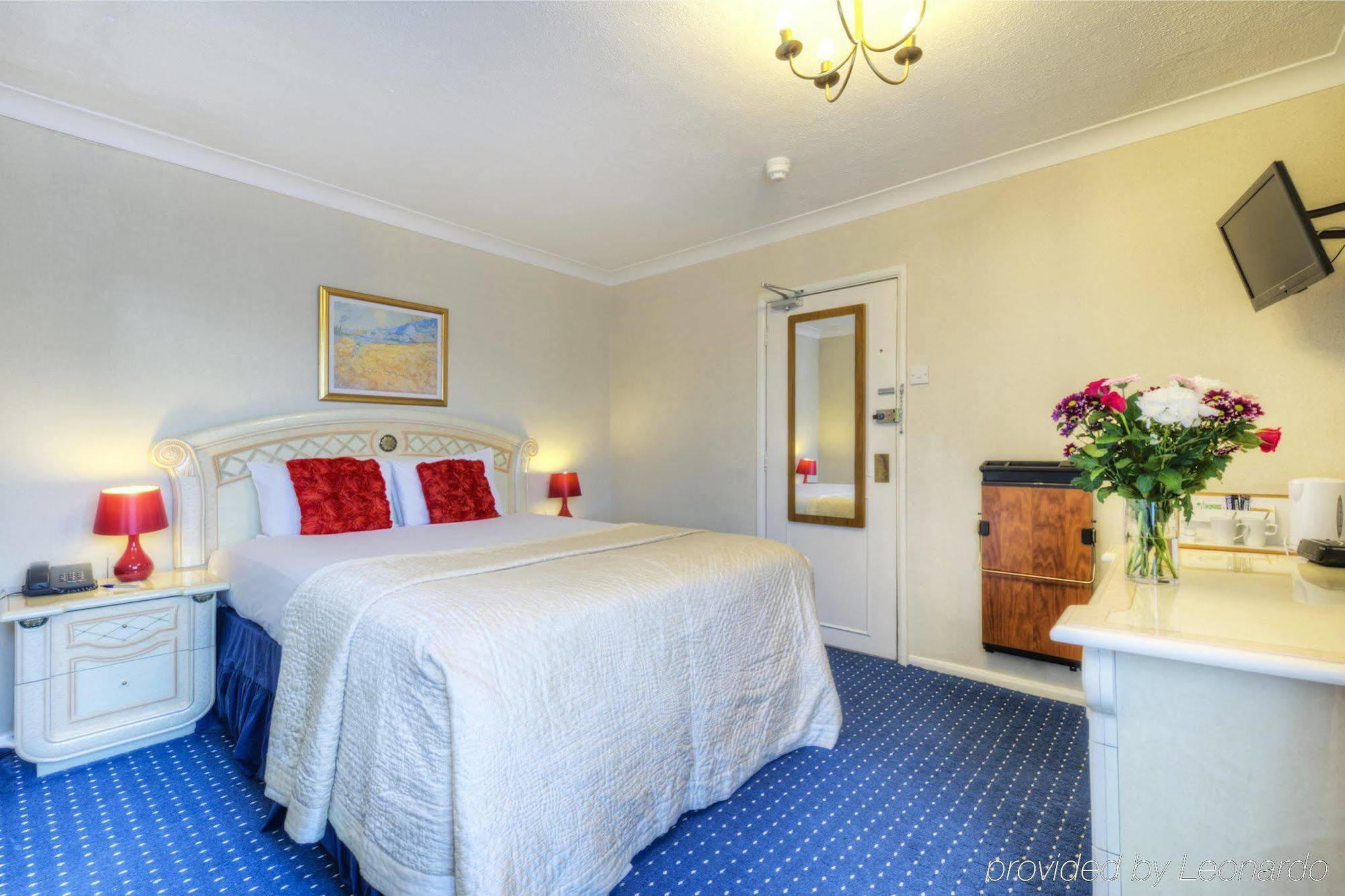 Flexistay Reading West Aparthotel - With Communal Kitchen Use Екстер'єр фото